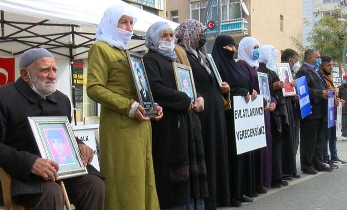 Muş'taki evlat nöbetine 2 katılım daha; '22 yıldır oğlumdan haber bekliyorum'