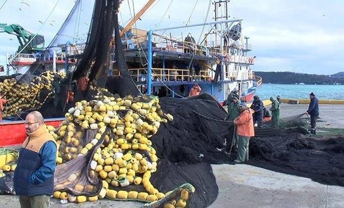 İstanbul’da balıkçılar ağ topladı, 2 gün balık avlanmayacak