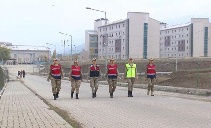 Üniversite öğrencileri kadın jandarmalara emanet