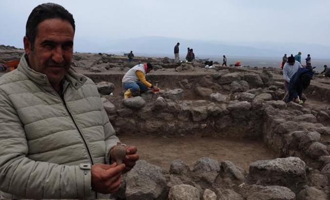 Taşlıgeçit Höyüğü'nde, Roma dönemine ait parfüm şişesi bulundu