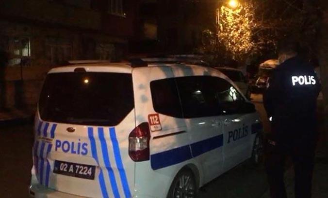 Yatak odasındaki 250 bin liralık ziynet eşyasını çaldılar