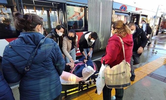 Otobüs şoförü, fenalaşan yolcuyu hastaneye yetiştirdi