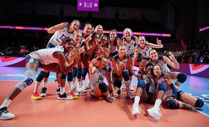 Fenerbahçe Opet, Imoco Volley'e 3-0 mağlup oldu