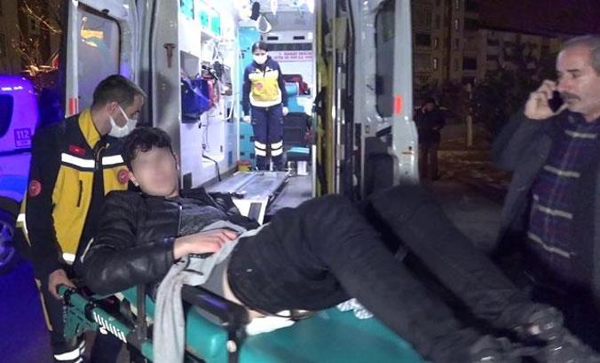 Erzurum'da liselilerin 'laf atma' kavgası: 2 yaralı