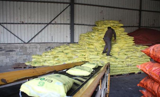 Kur artışına rağmen gübreyi eski fiyattan satışa başladı, üreticiler akın etti