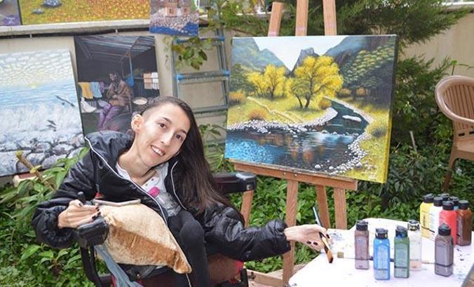 Resimle hayata tutunan SMA'lı Gülçin'den ilk sergi