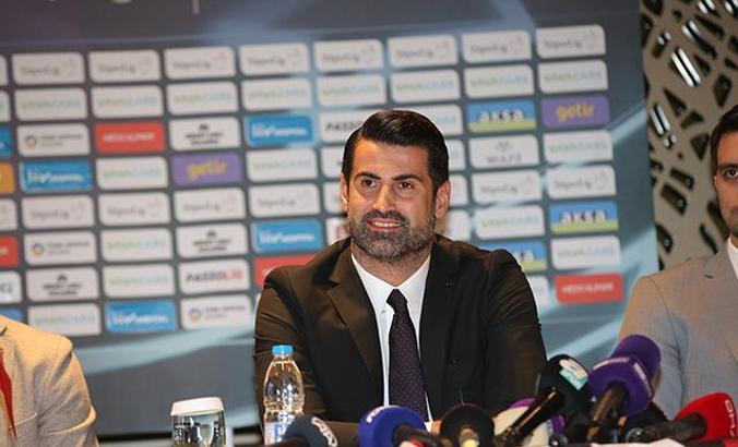 Fatih Karagümrük’te Volkan Demirel için imza töreni düzenlendi