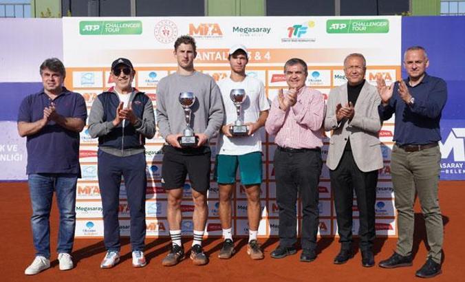 Rus tenisçi Tiurnev Antalya'da şampiyon