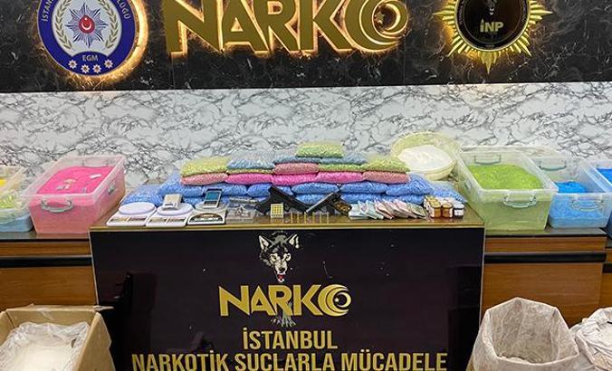 Eyüpsultan'da uyuşturucu operasyonu kamerada; 900 bin hap ele geçirildi