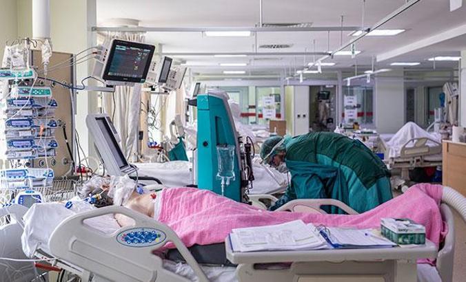 Koronavirüs salgınında günlük vaka sayısı 22 bin 687 oldu