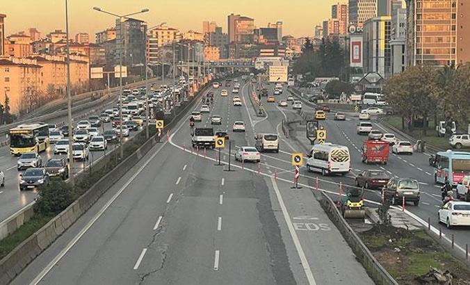 Ataşehir D-100 Karayolu'nda 30 gün sürecek yol çalışması başladı