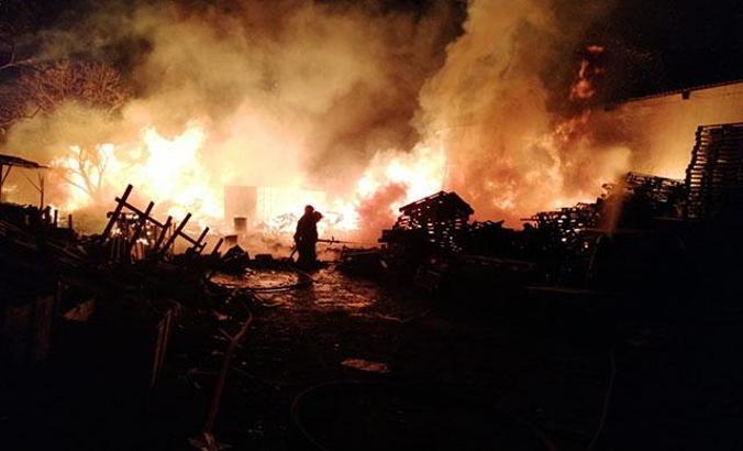 Bursa'da geri dönüşüm fabrikası alev alev yandı