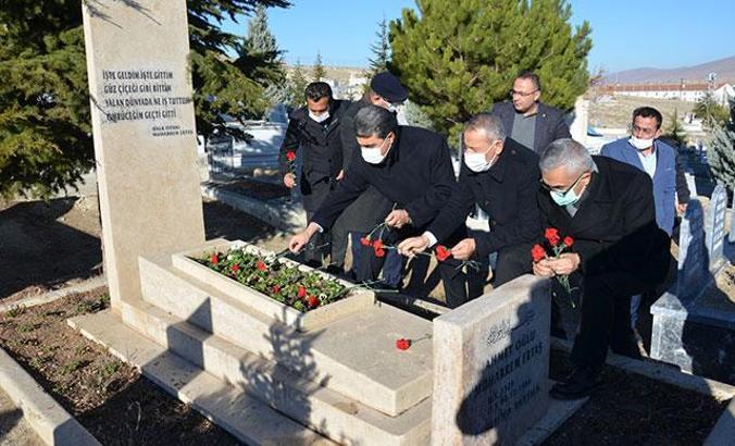 Halk ozanı Muharrem Ertaş, mezarı başında anıldı