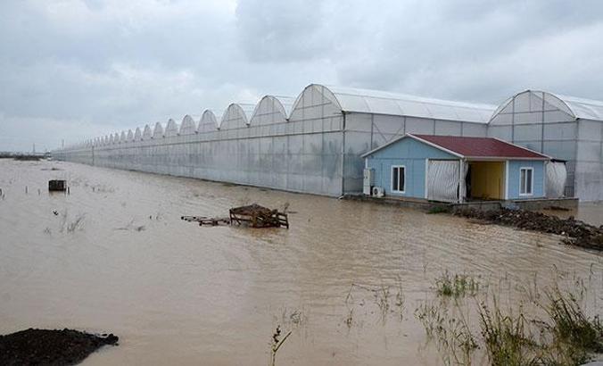 'Turuncu kod' sonrası Antalya Serik'te metrekareye 221 kilogram yağış