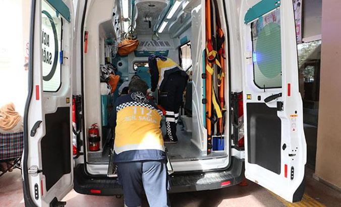 Tüfeği temizlerken kendisini ve arkadaşını vurdu