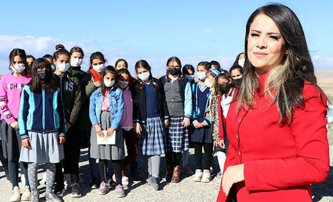 Şükran öğretmen: Kızların okullu olması bize en büyük hediye