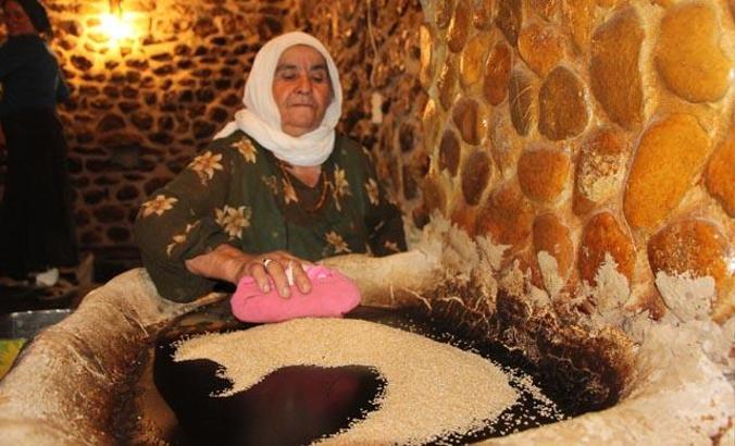 152 yıllık tescilli değirmende geleneksel yöntemlerle tahin üretimi