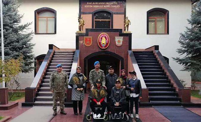 Serap öğretmen, 30 yıllık 'kışla ziyareti' hayalini gerçekleştirdi