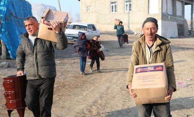 Erzurum'da depremzedelere çadır, soba ve gıda desteği