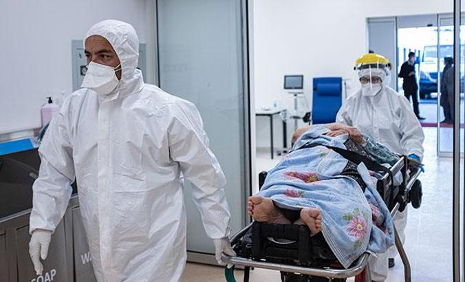 Koronavirüs salgınında günlük vaka sayısı 23 bin 637 oldu