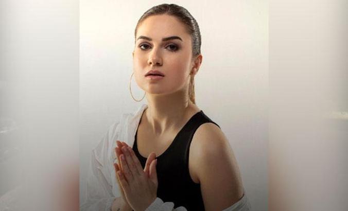 Ece Mumay Riff sahnesinde