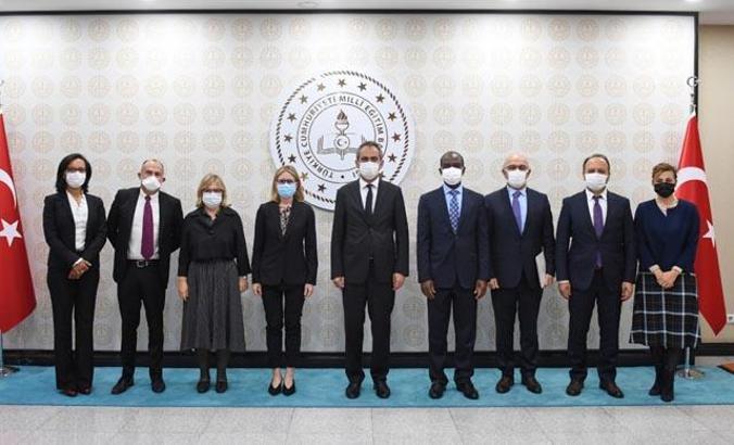 Bakan Özer: Kız çocuklarının okullaşma oranı erkek çocuklarını geçti