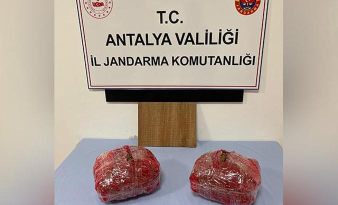 Antalya’da 3 kilo kubar esrar ele geçirildi: 1 şüpheli gözaltında