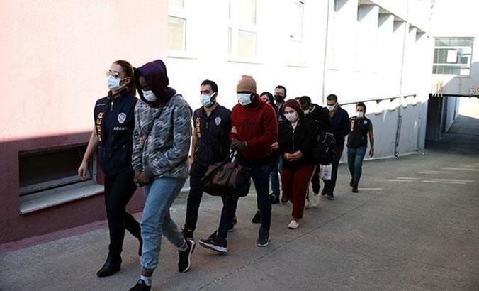 Uluslararası dolandırıcılar, hesabını kullandıkları kişileri 'futbolcuyuz' diyerek kandırmış