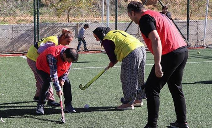 Kırsal mahallede 'Veteran Hokey Turnuvası' heyecanı