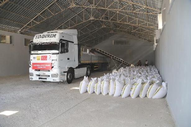 Konya Büyükşehir Belediyesi'nden, sel mağduru büyükbaş hayvan üreticilerine 2 TIR arpa yardımı