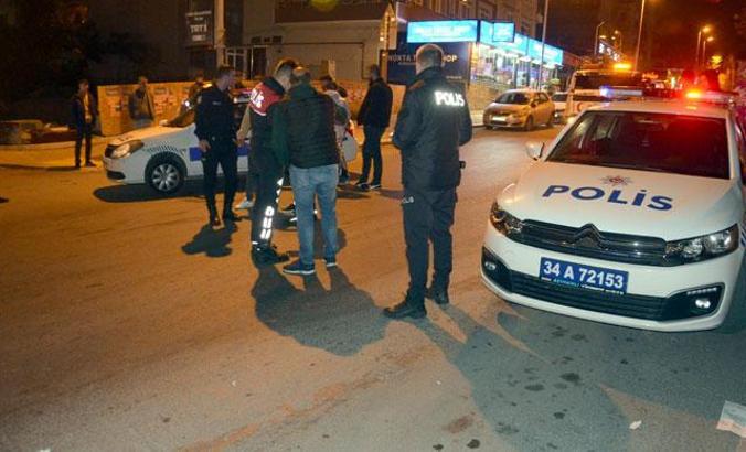 Avcılar'da otomobili kurşunladılar