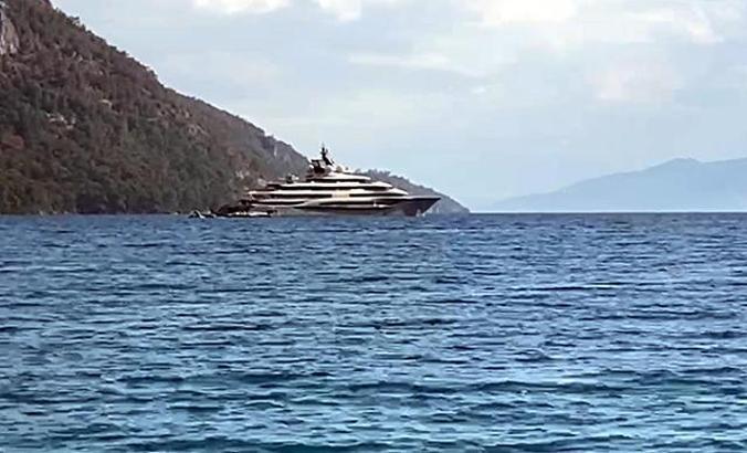 Jeff Bezos'un yatı Akbük'e demir attı