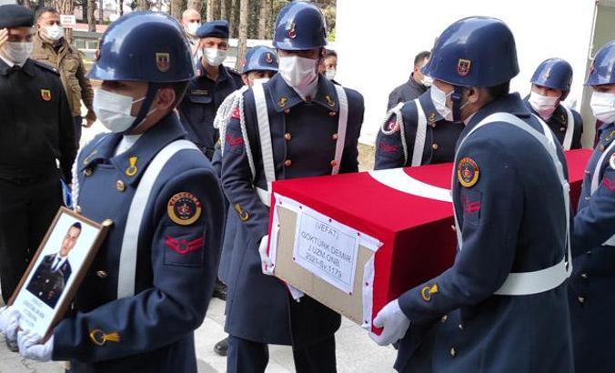 Otel odasında ölü bulunan uzman çavuşun cenazesi ailesine teslim edildi