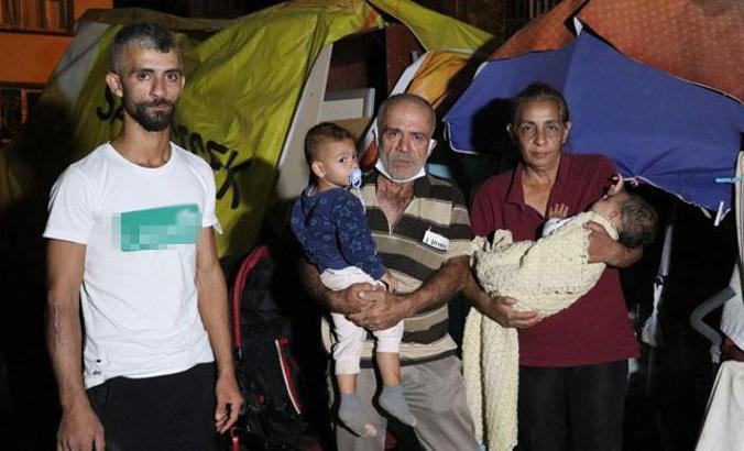 7 kişilik aile, 2,5 aydır boş araziye kurdukları çadırda yaşıyor
