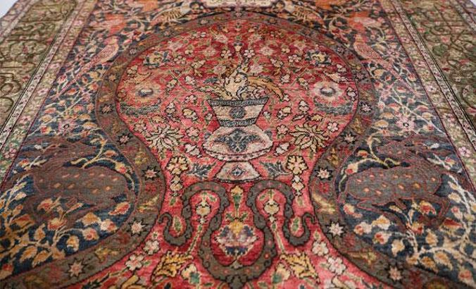 Müşterisinin yıkamaya getirdiği halı servet değerinde çıktı