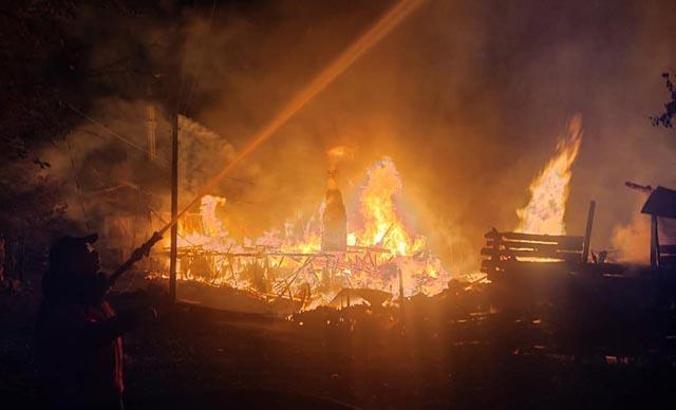 Gerede'de 4 ev 2 samanlık yandı