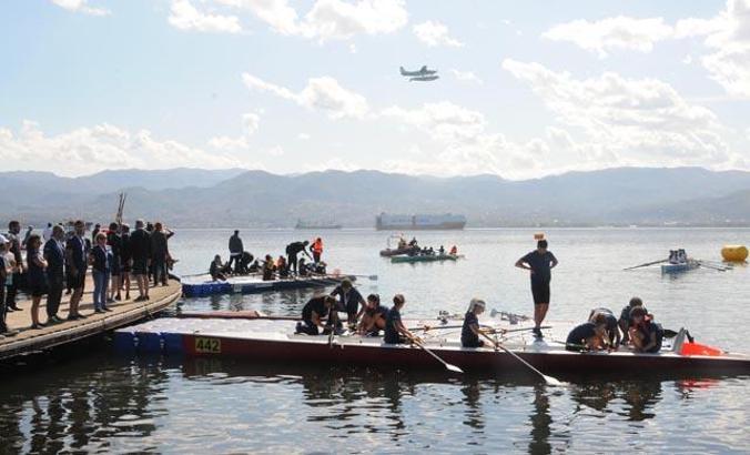 En iyi derece için İzmit Körfezi’nde kürek çektiler