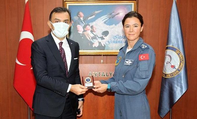 TSK'nın ilk kadın filo komutanı Antalya Hava Meydan Komutanı oldu