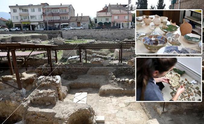 Çini fırınları kazısında bulunan tarihi parçalar, yoğun çabayla birleştiriliyor
