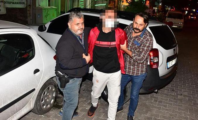 Sokakta karşılaştığı husumetlisini defalarca sırtından bıçakladı