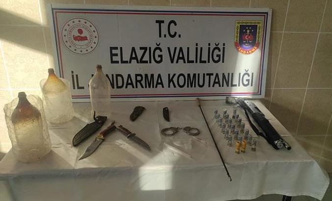 Elazığ'da jandarma operasyonu; ruhsatsız silah ve uyuşturucu düzenekleri ele geçirildi