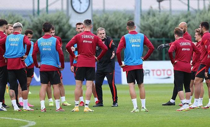 A Milli Futbol Takımı maç saatini bekliyor... İlk 11, bir isim dışında belli