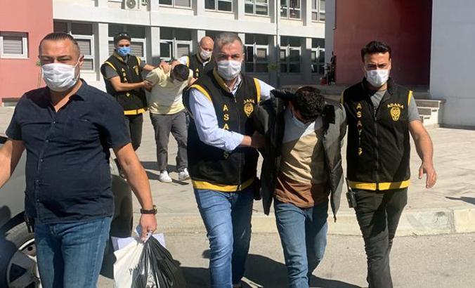 Kuzeninin çalıştığı marketi soydu, aksayarak yürüyüşünden tespit edilip yakalandı