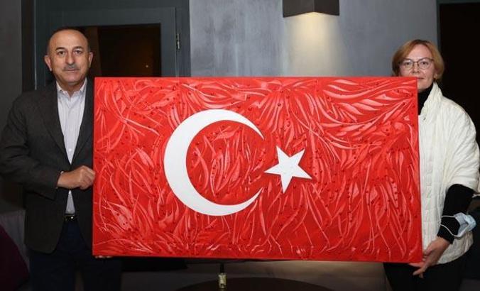 Ukraynalı ressamdan Bakan Çavuşoğlu’na resim hediyesi