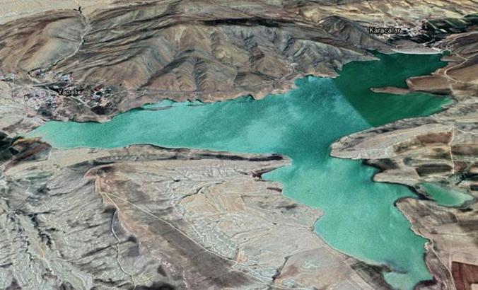 Karacalar Barajı'nın suyu 300 metre çekildi, zemin tarım arazisine dönüştü
