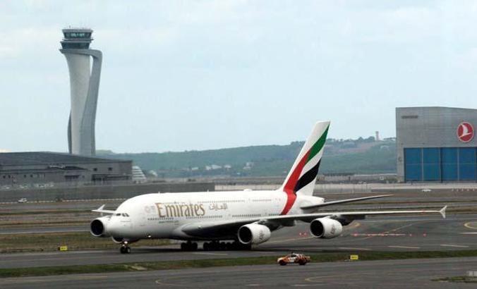 Dünya'nın en büyük yolcu uçağına İstanbul Havalimanı'nda karşılama töreni