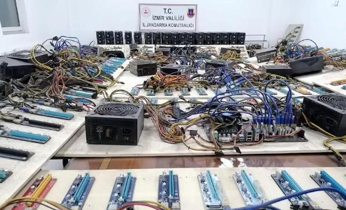Kripto para üretim cihazlarının da bulunduğu 1,5 milyon liralık kaçak malzeme ele geçti