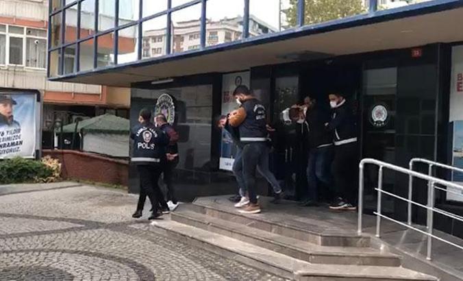 Sahte araç kiralama sitesiyle yüzlerce kişiyi dolandıran şüpheliler yakalandı