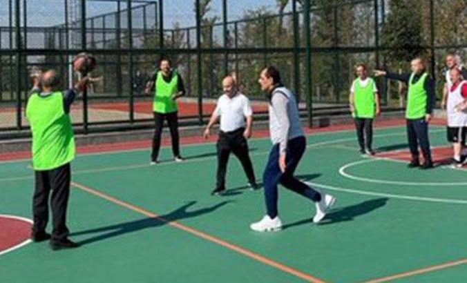 Cumhurbaşkanı Erdoğan'dan danışmanları ve bakanlar ile basketbol maçı