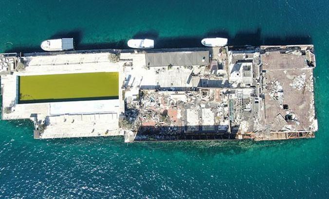 İstanbul Boğazı'nın ortasında moloz yığını